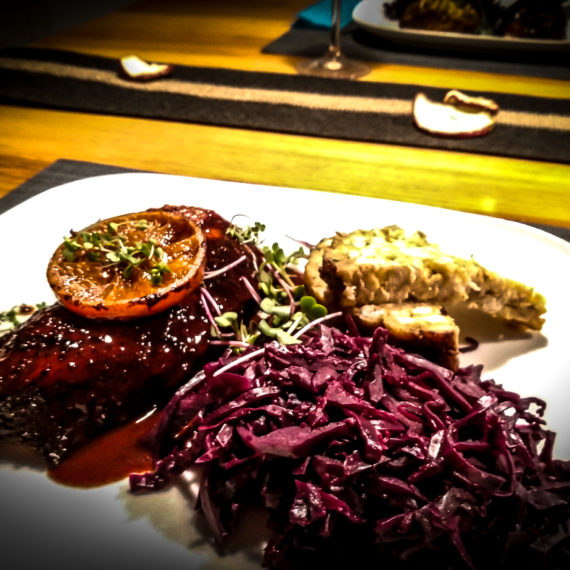 Ente mit Rotkraut und Knödelbrot